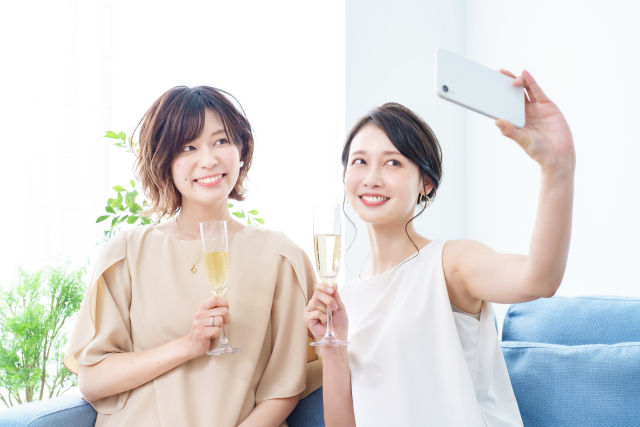 外出先の女性