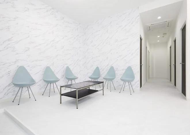 青山通りの賑わいと住居エリアの静けさに挟まれた独特の街並み