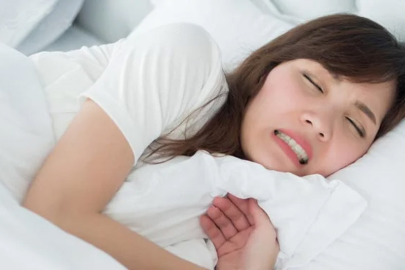 就寝中の歯ぎしりや噛みしめから歯と顔を守る